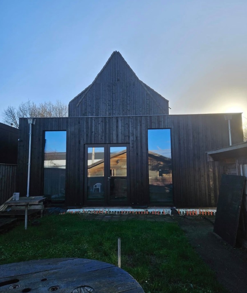 Houten aanbouw of bijgebouw